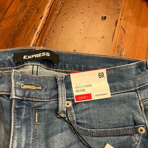 NEVER WORN Mid Wise Stretch Express Jeans size 6R - Picture 2 of 5